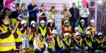 Por tercera vez en 11 meses de su administración –fracasó en las dos anteriores–, la jefa de Gobierno, Clara Brugada lanza un plan para tapar cientos de miles de baches, sólo que esta ocasión ya no le llamará “bachetón”, sino un nombre pomposo: “Programa Integral de Mantenimiento de la Carpeta Asfáltica”. FOTO: Especial