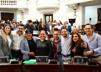 Así como hace unos meses el coordinador del PVEM, Jesús Sesma se la aplicó a su homóloga de Morena en el Congreso de la Ciudad de México, Xóchitl Bravo, este domingo le tocó a la presidenta saliente, Martha Ávila Ventura, a quien le bloqueó la designación de Sara Alicia Alvarado Avendaño para integrar el Pleno del Órgano de Administración Judicial, instancia de cinco integrantes del Poder Judicial de la CDMX. Al Congreso le toca designar a una. FOTO: Especial