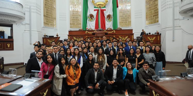 El vocero de Morena en el Congreso de la Ciudad de México, Paulo García aseveró que existe un trabajo real a favor de los jóvenes, pero se dijo en contra de partidizar los espacios legislativos diseñados para dicho sector de la población. FOTO: Especial