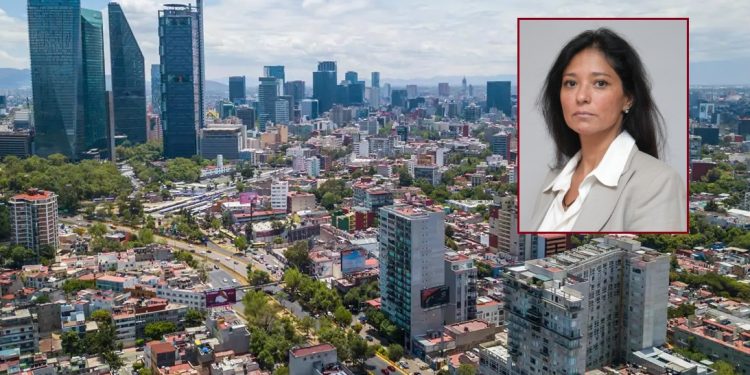 “En la Ciudad de México no hay lógica de planeación porque no existe planeación, la Constitución capitalina lo ordenó desde 2018, pero ya llevamos dos Jefas de Gobierno y no existe un Plan General de Desarrollo ni un Programa General de Ordenamiento Territorial”, cuestiona Mayela Delgadillo, integrante del Frente Ciudadano “Salvemos la Ciudad”. FOTOS: Cuartoscuro / Especial