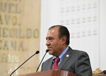 El legislador Pablo Trejo Pérez (PRD) advirtió el crecimiento exponencial del parque vehicular en la metrópoli, que actualmente supera los 6.4 millones de unidades, particularmente automóviles y motocicletas, lo que genera desafíos para la seguridad vial y la movilidad urbana. FOTO: Especial