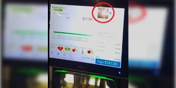 En cualquier tienda Walmart en la Ciudad de México –y seguramente en todo el país– incurren en una ilegalidad a todas luces: el hurto, el apoderamiento ilegal de datos personales de los ciudadanos, incluso menores de edad, sin que alguna autoridad pueda –ni quiera– hacer algo para sancionarlo e impedirlo. FOTO: CDMX Magacín