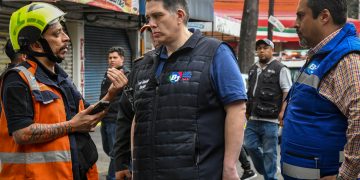 Alcalde Luis Mendoza atiende flamazo por acumulación de gas en colonia Portales