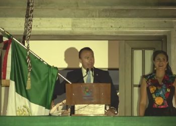 El alcalde de Cuajimalpa, Carlos Orvañanos Rea prefirió ser muy tradicional en las arengas del Grito de Independencia, ante unas 3 mil personas que se dieron cita en la explanada de la Alcaldía.