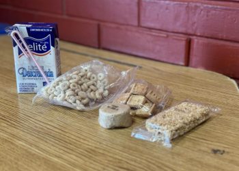 A diferencia de años anteriores, que se proporcionaba el alimento en la cuarta semana del año lectivo, en esta ocasión inicia en la semana dos del presente ciclo escolar; también, por primera vez, a cada ración alimenticia, en la modalidad fría, se le incorporará verdura deshidratada un día a la semana, a fin de enriquecer su valor nutricional. FOTO: Especial