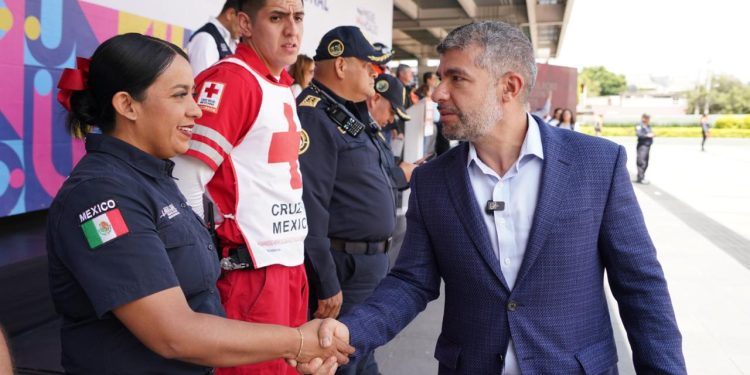 En el marco del Segundo Simulacro Nacional 2025, Mauricio Tabe, alcalde de Miguel Hidalgo, aseguró que la demarcación está preparada antes, durante y después de un sismo para restablecer en un menor tiempo el orden en las calles, ya que cuenta con un equipo capacitado para enfrentar emergencias y reducir riesgos. FOTOS: Especial