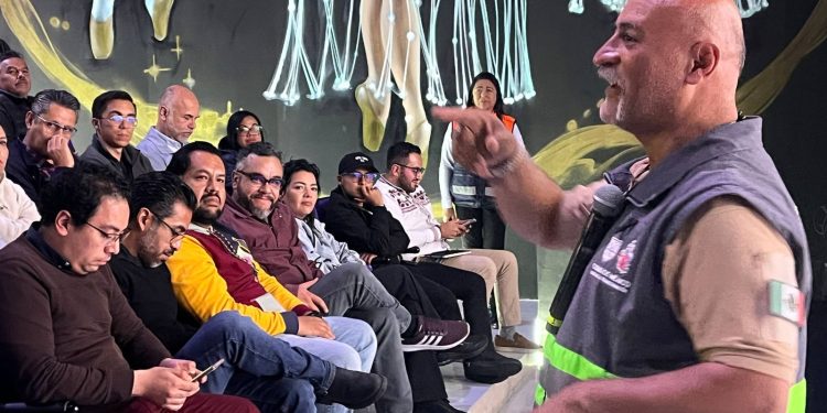 El día de hoy se llevó a cabo la primera capacitación a la estructura de la alcaldía con el “Sistema de Comando de Incidentes (SCI)” impartido por José Vázquez de la Secretaría de Gestión Integral de Riesgos y Protección Civil la Ciudad de México. FOTOS: Especial