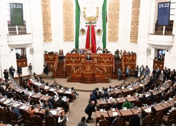 Otra vez, en el Congreso de la Ciudad de México reviven la añeja propuesta –fracasada varias veces, desde que era ALDF– de sacar de las sesiones plenarias a los medios de comunicación, como si los legisladores tuvieran pláticas oscuras e inconfesables y temieran que los periodistas se enteren. FOTO: Especial