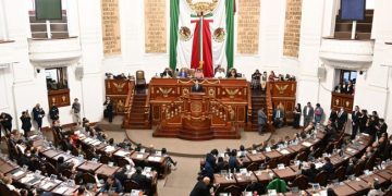 Otra vez, en el Congreso de la Ciudad de México reviven la añeja propuesta –fracasada varias veces, desde que era ALDF– de sacar de las sesiones plenarias a los medios de comunicación, como si los legisladores tuvieran pláticas oscuras e inconfesables y temieran que los periodistas se enteren. FOTO: Especial