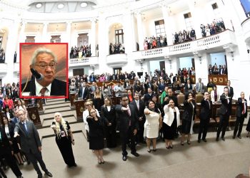 Ante el Pleno del Congreso de la Ciudad de México rindieron ayer protesta 98 jueces, 34 magistrados y 5 integrantes del Tribunal de Disciplina Judicial, pero ahora no saben ni dónde están sus oficinas, ni cuentan con un equipo técnico ni humano para la enorme tarea de impartir justicia. FOTOS: Especial / Gaceta Políticas UNAM