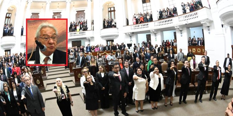 Ante el Pleno del Congreso de la Ciudad de México rindieron ayer protesta 98 jueces, 34 magistrados y 5 integrantes del Tribunal de Disciplina Judicial, pero ahora no saben ni dónde están sus oficinas, ni cuentan con un equipo técnico ni humano para la enorme tarea de impartir justicia. FOTOS: Especial / Gaceta Políticas UNAM