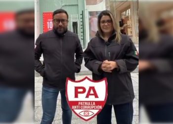 Algunos dicen que es el agente 777, porque da risa verlo patrullar, pero en este caso es humor involuntario, muy lejos de aquel cantinflesco, voluntario y muy divertido. Otros dicen que le hace al “policía chino”, ese que anda de metiche por todos lados, dizque investigando, pero no entiende nada, porque precisamente para él, Víctor Romo, diputado de Morena. FOTO: Especial