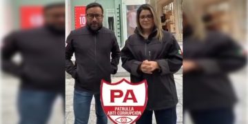 Algunos dicen que es el agente 777, porque da risa verlo patrullar, pero en este caso es humor involuntario, muy lejos de aquel cantinflesco, voluntario y muy divertido. Otros dicen que le hace al “policía chino”, ese que anda de metiche por todos lados, dizque investigando, pero no entiende nada, porque precisamente para él, Víctor Romo, diputado de Morena. FOTO: Especial