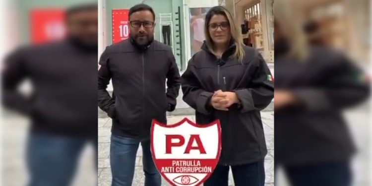 Algunos dicen que es el agente 777, porque da risa verlo patrullar, pero en este caso es humor involuntario, muy lejos de aquel cantinflesco, voluntario y muy divertido. Otros dicen que le hace al “policía chino”, ese que anda de metiche por todos lados, dizque investigando, pero no entiende nada, porque precisamente para él, Víctor Romo, diputado de Morena. FOTO: Especial