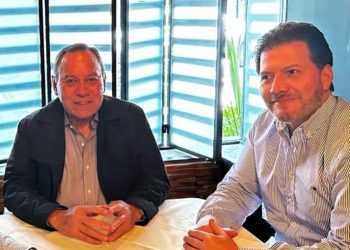 En vez de andar pagando desplegados con dinero de incierta procedencia, el enterrador del PRD, Jesús Zambrano y su paje, el diputado de Morena, Víctor Hugo Lobo, deberían de cooperar para atrapar a quien resulte responsable del feminicidio en la sede del PRD en Cuajimalpa, pues gente de ellos tenía invadido ese inmueble cuando ocurrió el lamentable suceso. FOTO: X / Jesús Zambrano