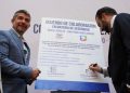 El alcalde de Miguel Hidalgo, Mauricio Tabe, y el presidente municipal de San Pedro Garza García, Nuevo León, Mauricio Farah Giacoman firmaron un Acuerdo de Colaboración para intercambiar experiencias exitosas en seguridad y en modelos de gestión que han dado buenos resultados. FOTOS: Especial