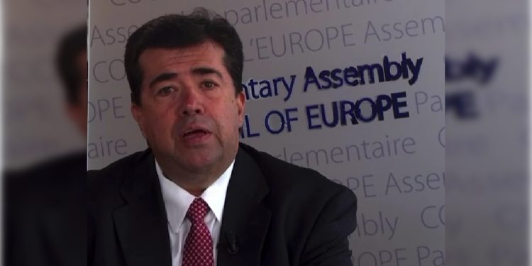 Al participar en la Asamblea Parlamentaria del Consejo de Europa (APCE) que se llevó a cabo en la ciudad de Estrasburgo, Francia, en el debate “Partidos Políticos y Democracia”, el diputado y coordinador de Operación Política del Grupo Parlamentario de Morena en la Cámara de Diputados, Pedro Haces Barba, dijo que “ninguna democracia puede entenderse sin la existencia de partidos políticos libres. FOTO: Especial