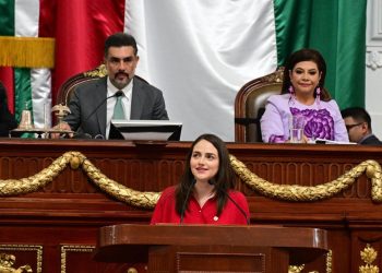 Tania Larios Pérez, coordinadora del PRI en el Congreso de la Ciudad de México, pronunció uno de los discursos más realistas y reflexivos el pasado domingo, durante el Informe de Gobierno de Clara Brugada, pues acusó un abandono de Palacio Nacional a la administración local y sobre todo a sus habitantes. FOTO: Especial