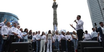 El presidente nacional del Partido Acción Nacional, Jorge Romero Herrera, encabezó el relanzamiento del PAN en un acto histórico que marcó “el inicio de una nueva era azul: un PAN más abierto, moderno y ciudadano.”