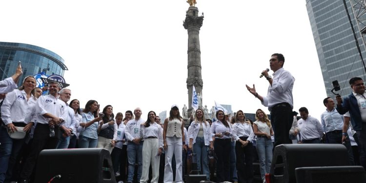 El presidente nacional del Partido Acción Nacional, Jorge Romero Herrera, encabezó el relanzamiento del PAN en un acto histórico que marcó “el inicio de una nueva era azul: un PAN más abierto, moderno y ciudadano.”