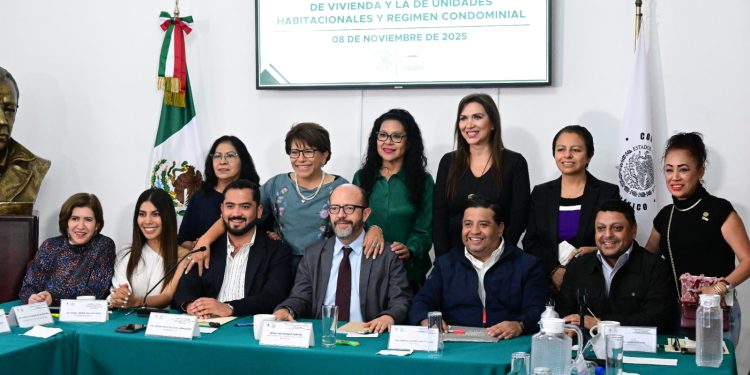 En el marco de la glosa del Primer Informe de la jefa de Gobierno, Clara Marina Brugada Molina, el titular de la Secretaría de Vivienda, Inti Muñoz Santini, compareció ante las Comisiones Unidas de Vivienda y de Unidades Habitacionales y Régimen Condominal del Congreso local, para evaluar los avances, retos y oportunidades en la materia. FOTO: Especial