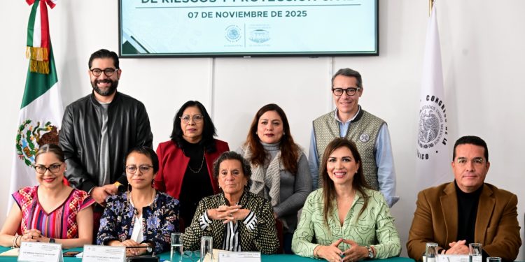 La titular de la Secretaría de Gestión Integral de Riesgos y Protección Civil, Myriam Urzúa Venegas, compareció ante la Comisión de Gestión Integral de Riesgos y Protección Civil del Congreso local, como parte de la glosa del Primer Informe de la jefa de Gobierno, Clara Marina Brugada Molina.