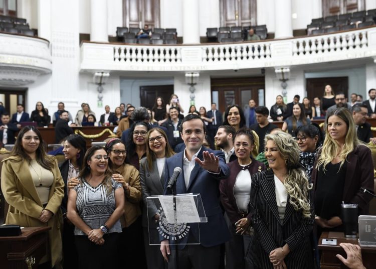 Jorge Armando Rocha demuestra tan poco interés en su responsabilidad como titular de la General del Canal del Congreso, que ni siquiera en días de sesión se aparece por el recinto legislativo, hecho evidente para cualquiera de los 66 diputados que votaron por su nombramiento. FOTO: Especial