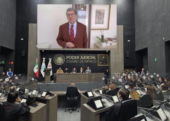 Otro que es mensaje: su gran aliado es el coordinador de los diputados federales, Ricardo Monreal, pues aunque no asistió al Informe, fue el único orador, además del magistrado. Guerra proyectó un videomensaje del legislador, en el que resalta su trayectoria, su labor, le desea suerte, pero sobre todo le ofrece todo su respaldo.