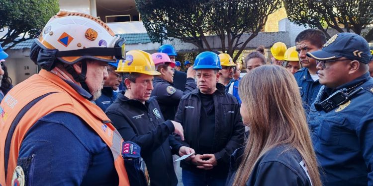 La Alcaldía Coyoacán instaló puesto de mando para atender necesidades primarias, así como orientación y asesoría jurídica a los afectados. FOTOS: Especial
