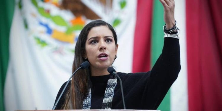 “Exigimos se realice una investigación seria e imparcial para dar con los responsables. Es inadmisible que con violencia se intente detener la aplicación de la ley”, aseveró Luisa Gutiérrez.