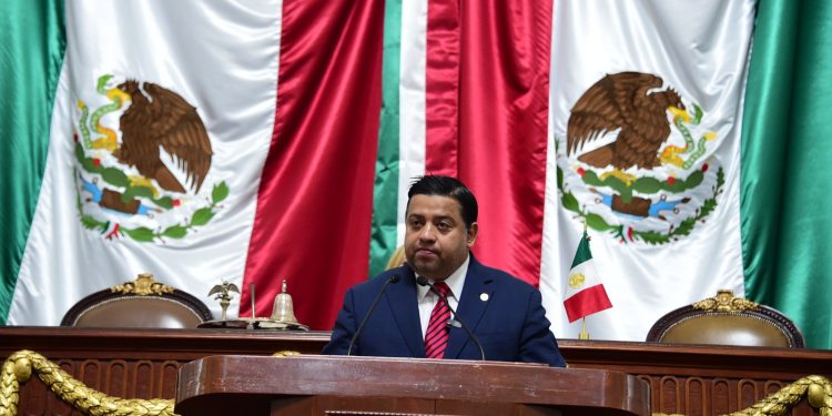 Las Unidades Habitacionales en la Ciudad de México surgieron como un proyecto estatal para garantizar el derecho a una vivienda digna, pero el marco jurídico actual resulta insuficiente y desactualizado para entender las necesidades específicas de las personas que viven en ellas, manifestó el diputado Omar Alejandro García Loria.