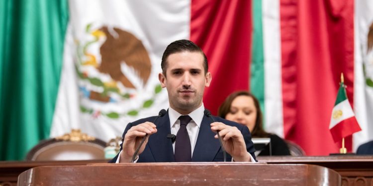 Pedro Haces impulsa mayor inclusión en comercios CDMX para animales de asistencia