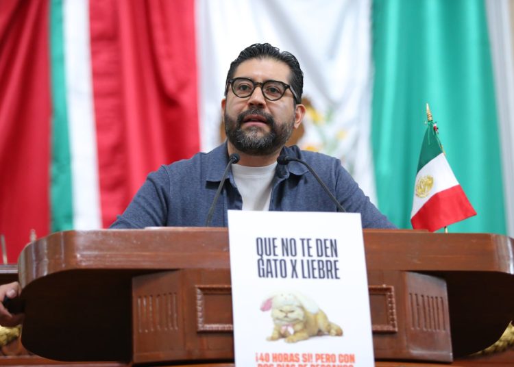 El coordinador de Movimiento Ciudadano, Royfid Torres dio tremenda exhibida al Gobierno, por el tema de la reforma laboral para reducir el número de horas laborables a la semana. FOTO: Especial
