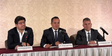 Víctor Hugo Lobo Rodríguez (izquierda); a la derecha Gerardo González, su "Juanito"