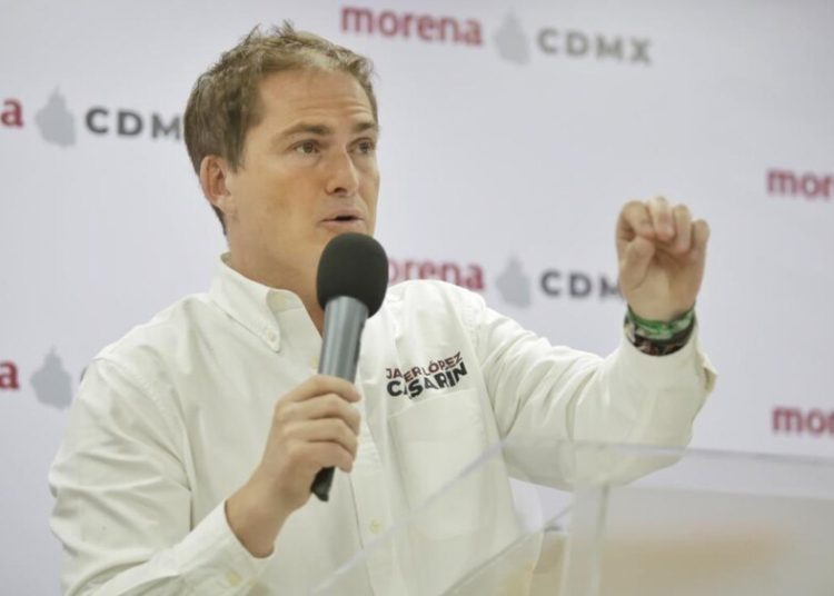 El alcalde de Álvaro Obregón, Javier López Casarín anda tan desesperado ante la imposibilidad de reelegirse, que ya hasta quiere repartir dinero que no tiene en el presupuesto, total, prometer no empobrece. FOTO: Especial