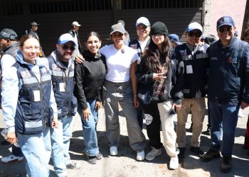 La alcaldesa Alessandra Rojo de la Vega encabezó una jornada de Limpia Cuauhtémoc en la colonia Obrera, donde recorrió la zona junto a su gabinete y atendió directamente reportes de vecinas y vecinos en lo que respecta a alumbrado público, desazolve, drenaje, poda, bacheo y balizamiento, entre otras acciones. FOTO: Especial