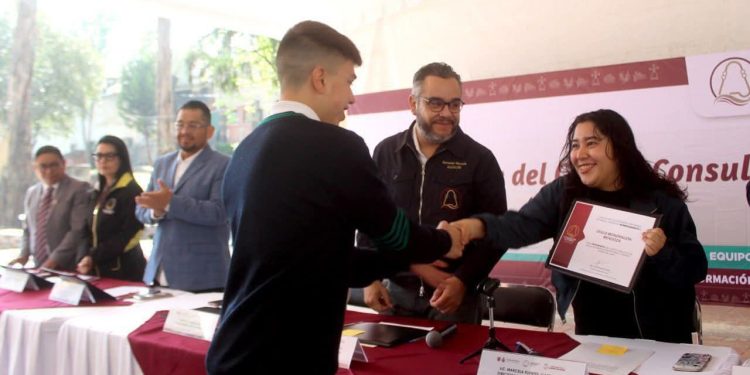 Con la participación del alcalde Fernando Mercado Guaida, quien encabezó la instalación del Comité Consultivo de Educación Media Superior, la Alcaldía La Magdalena Contreras impulsa un modelo innovador que coloca a las y los estudiantes en el centro de la transformación educativa. FOTOS: Especial