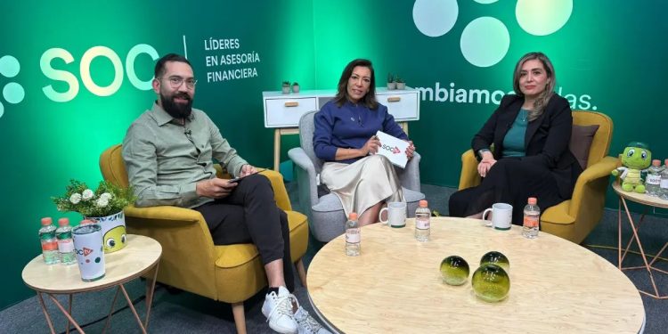 Durante una conversación en SOC TV, Nadxielly Munguía, directora de Procesos Digitales Hipotecarios de Santander, explicó cómo la digitalización ha permitido evolucionar el proceso de autorización de un crédito hipotecario, uno de los trámites financieros tradicionalmente más complejos para los usuarios.