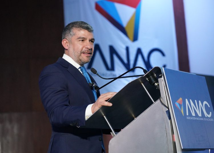 Mauricio Tabe, presidente de la ANAC, planteó que se asignen recursos por la explotación de hidrocarburos no convencionales a obras que compensen el daño ambiental. FOTO: Especial