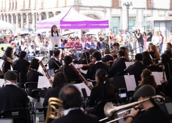 Al grito de ‘Queremos paz’, 100Fónica Pilares ofrece concierto