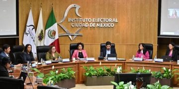 Tal parece que cuatro de los siete consejeros del Instituto Electoral de la Ciudad de México (IECM) gustan de los juegos de azar y por eso compraron boleto para la tómbola, a ver si hacen la chica y salen premiados con el nombramiento de consejeros del INE. FOTO: Especial