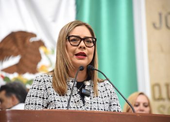 Ruiz Aguilar señaló que garantizar un ambiente seguro y respetuoso en las escuelas, permite que el personal docente ejerza su labor con libertad, creatividad y compromiso, lo que impacta de forma directa en el bienestar y desempeño del alumnado. FOTO: Especial