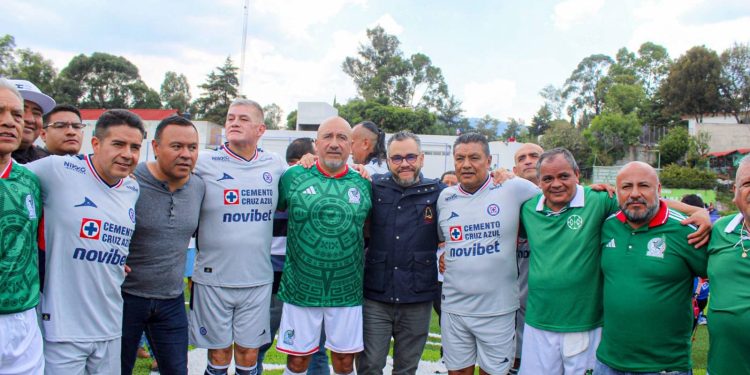 Fernando Mercado resaltó el valor del encuentro deportivo como reflejo de la tradición futbolística local: “Aquí se reúnen la experiencia, el talento y la historia; este partido representa lo mejor de nuestro fútbol y de nuestra gente”. FOTO: Especial