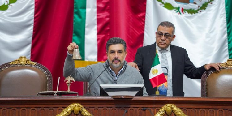 Si Morena quisiera ajustar cuentas con el PVEM, el marco legal del Congreso de la Ciudad de México les permitiría tumbar al diputado Jesús Sesma de la Presidencia de la Mesa Directiva. FOTO: Especial