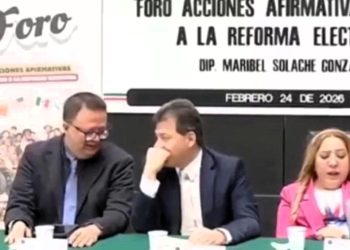 Hace unos días, el diputado federal de Morena, Víctor Hugo Lobo Román y el magistrado de la Sala Superior del TEPJF, Felipe de la Mata se quitaron las máscaras y aparecieron juntos en público. FOTO: Especial