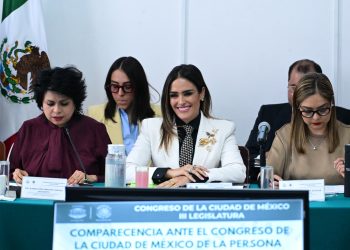 Pero tres Doritos después, o sea el 29 de abril, la narrativa cambió: desde ese día está Morena contra la pared, luego de que la Corte del Sur de Nueva York solicitó la detención con fines de extradición del gobernador morenista de Sinaloa, Rubén Rocha Moya; del senador Enrique Inzunza y otros ocho funcionarios y exfuncionarios. FOTO: Especial