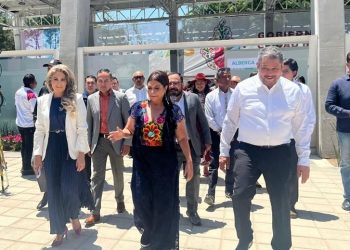 El jueves pasado, durante la inauguración de la UTOPÍA Ceylán, en Azcapotzalco, se dio un breve encuentro entre los principales representantes de las izquierdas en la capital del país: la jefa de Gobierno, Clara Brugada; la presidenta del PRD CDMX, Nora Arias, y el coordinador del PT en el Congreso, Ernesto Villarreal. FOTO: Especial