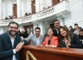 A MC le falta definición. No está en condiciones de ganar una sola Alcaldía, ni diputación en 2027 en la CDMX, y habrá que estar a la expectativa de si harán alianza con Morena, contra Morena, o serán esquiroles de Morena. Ya se verá. FOTOS: Especial