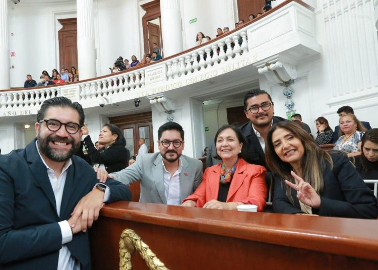 A MC le falta definición. No está en condiciones de ganar una sola Alcaldía, ni diputación en 2027 en la CDMX, y habrá que estar a la expectativa de si harán alianza con Morena, contra Morena, o serán esquiroles de Morena. Ya se verá. FOTOS: Especial