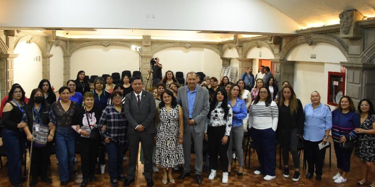 El “Curso de Formación Política para Mujeres Sindicalistas” se llevó a cabo en el Auditorio “Benito Juárez”, ubicado en el edificio “Zócalo” del Congreso local, y fue impartido por la activista y feminista Wendy Castalia.
